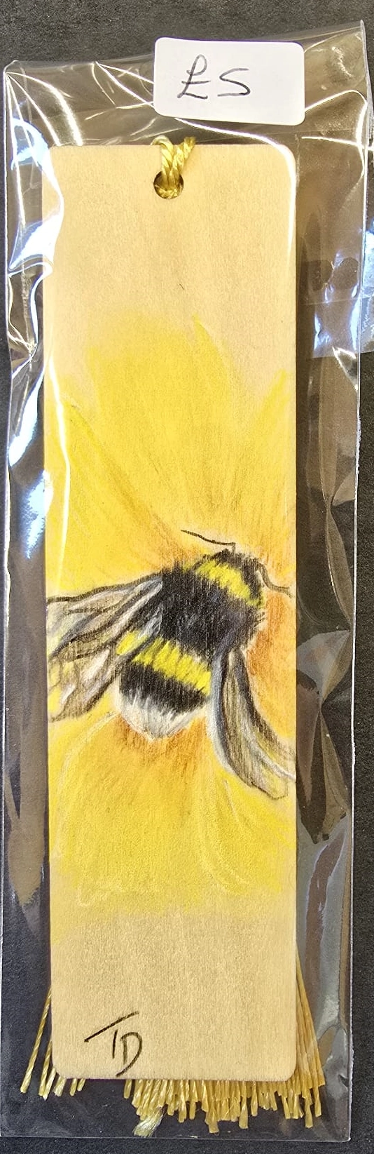 Wooden-bookmark-bee-yellow-flower